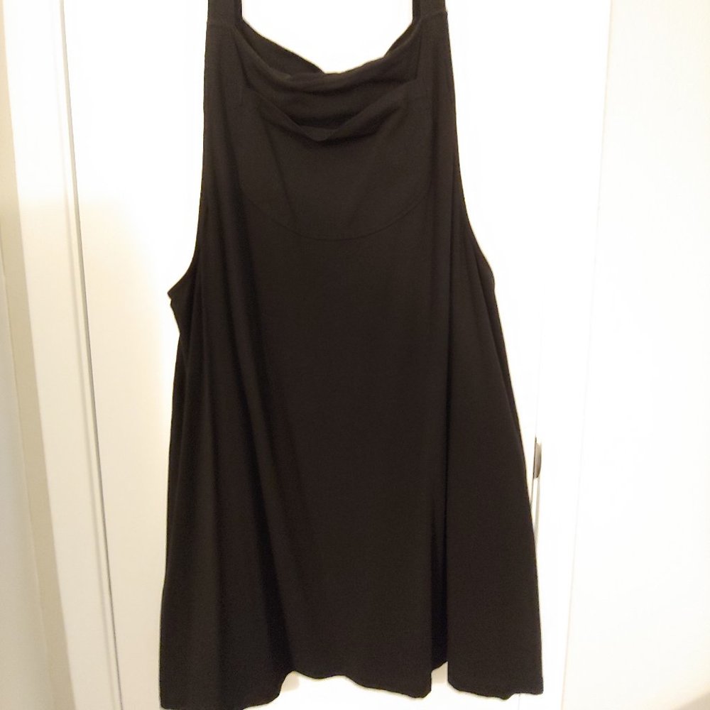 Black pinafore